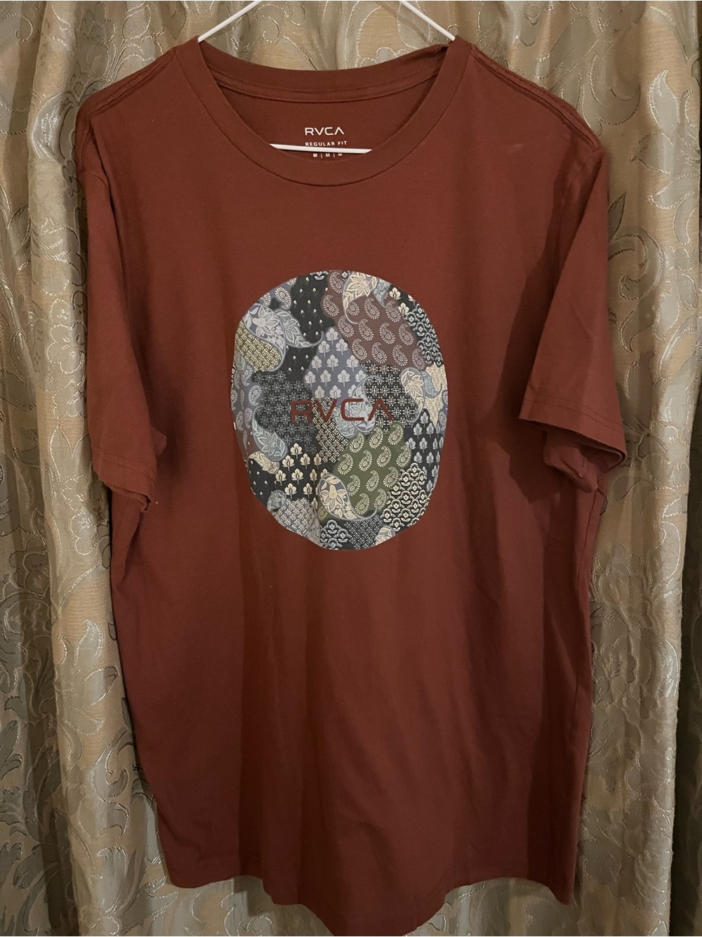RVCA Men's Rust Red Short-Sleeve Graphic Tee